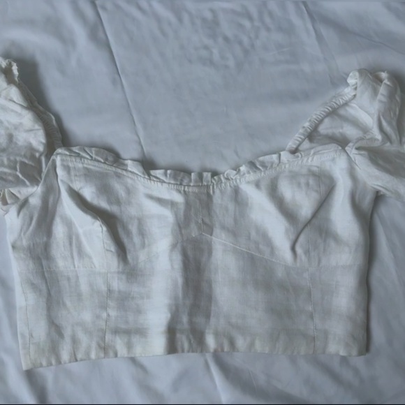 Aritzia White Off-Shoulder Crop Top - Picture 1 of 1